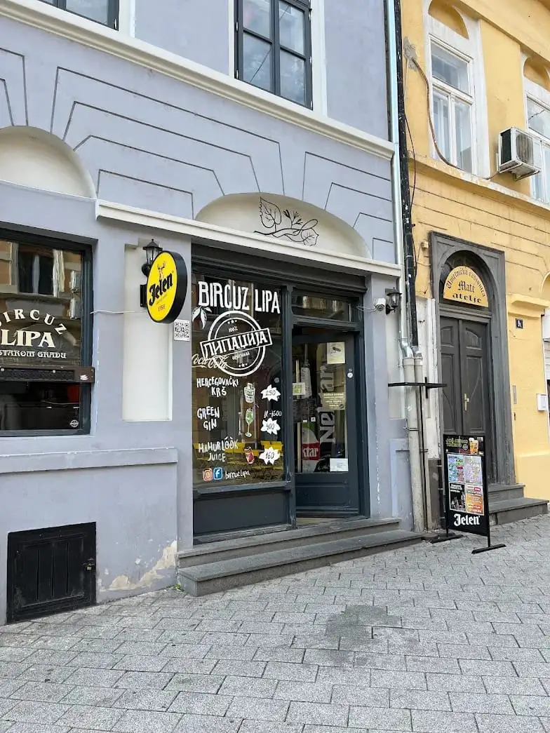 Enterijer kafane Lipa - tradicija i udobnost